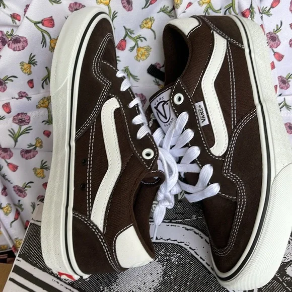 Vans Men’s Rowan
Dark Brown
VN0A5JICDRB Sneakers - Picture 12 of 16